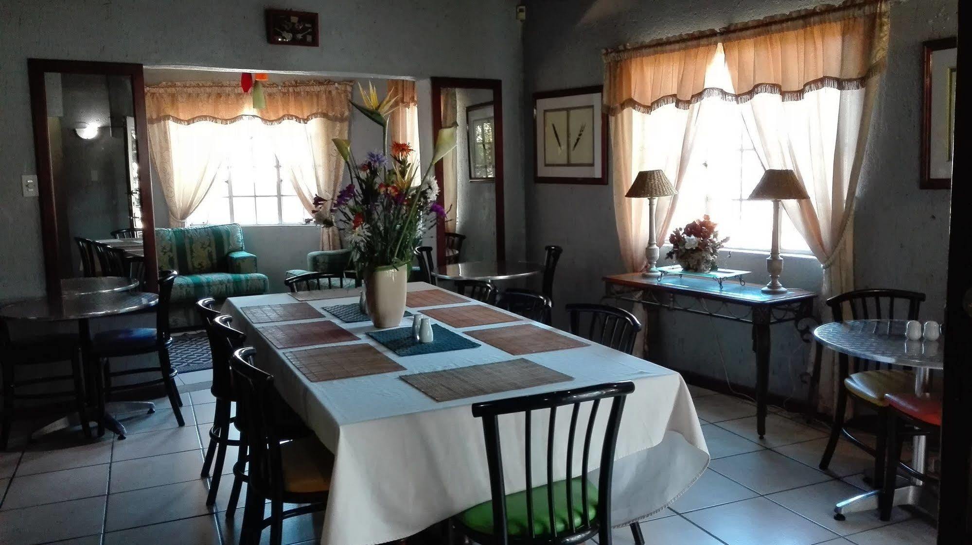 Villa Via Hotel Midrand Ngoại thất bức ảnh