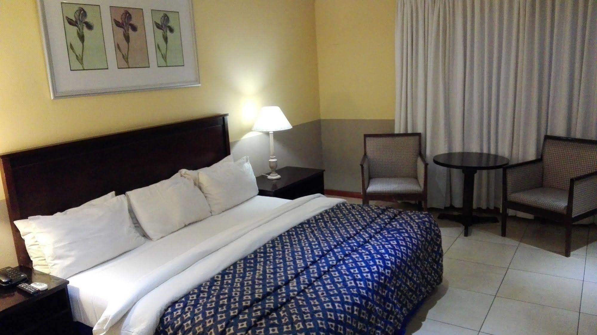 Villa Via Hotel Midrand Ngoại thất bức ảnh