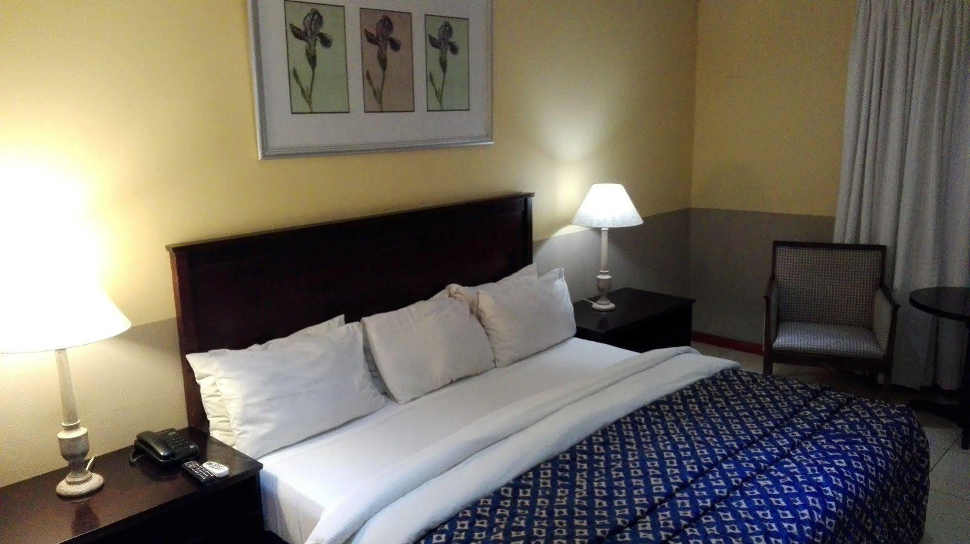 Villa Via Hotel Midrand Ngoại thất bức ảnh