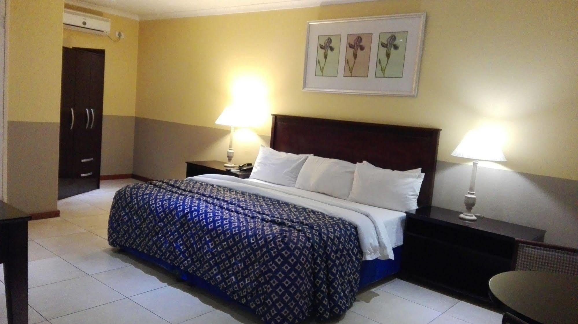 Villa Via Hotel Midrand Ngoại thất bức ảnh