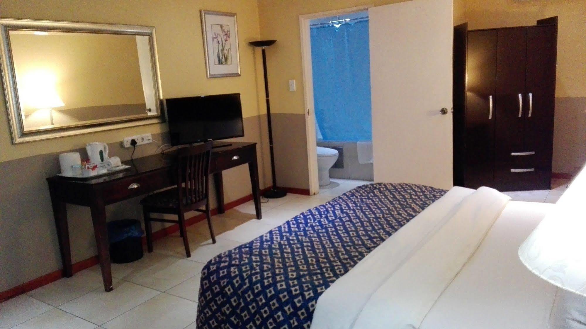 Villa Via Hotel Midrand Ngoại thất bức ảnh