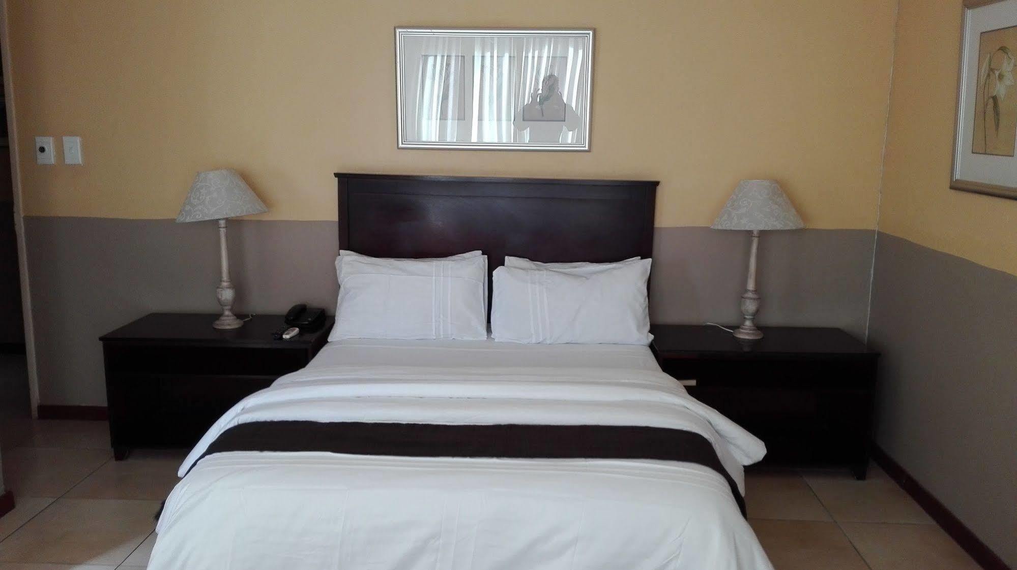 Villa Via Hotel Midrand Ngoại thất bức ảnh