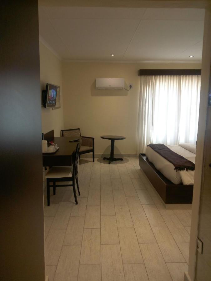 Villa Via Hotel Midrand Ngoại thất bức ảnh