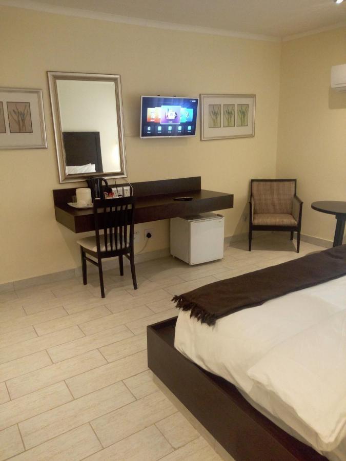 Villa Via Hotel Midrand Ngoại thất bức ảnh