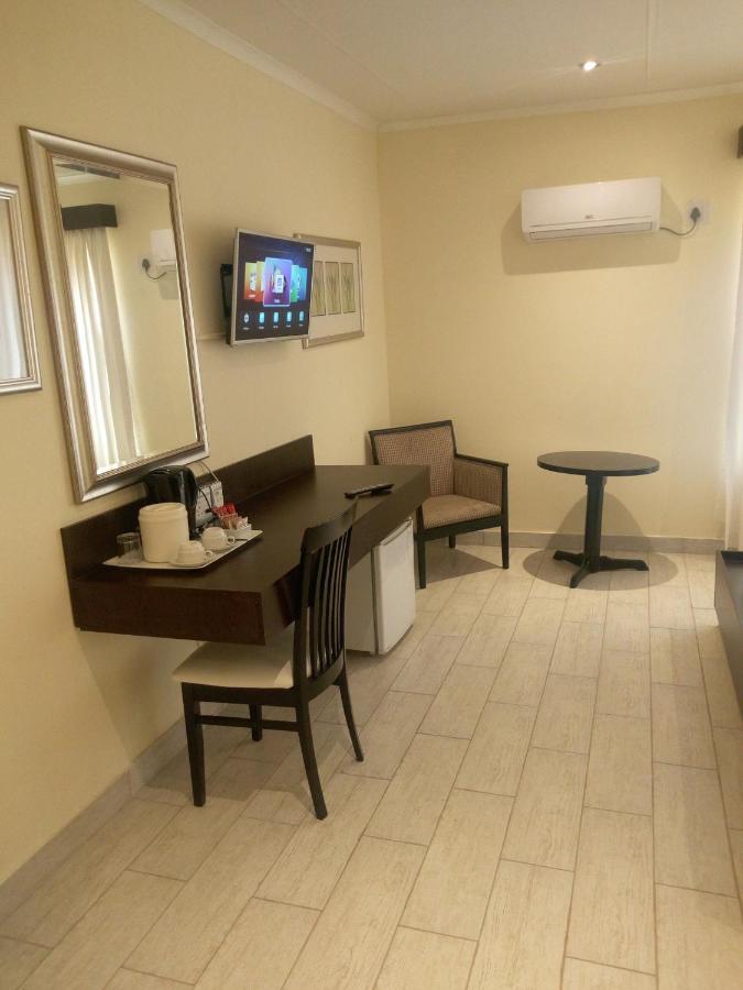 Villa Via Hotel Midrand Ngoại thất bức ảnh